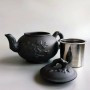 Чайничок із чорної глини з металевим ситом для чайної церемонії "Гілка Сакури" (330мл)